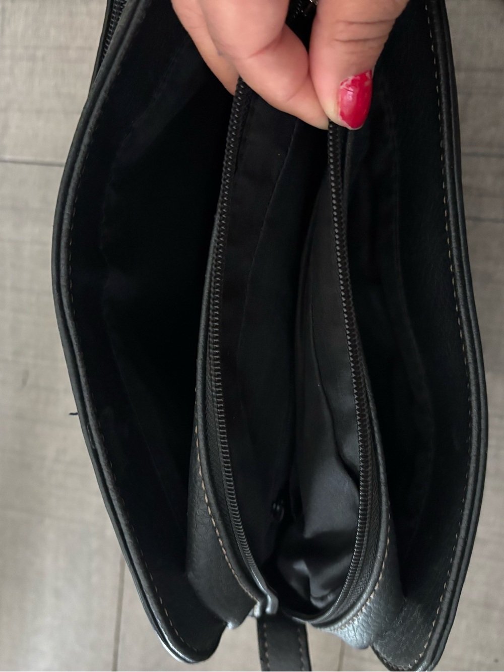 ⭐️3/$20⭐️Y2K Black Pebbled Leather Multi Pocket Shoulder Bag-Silver Hardware - Picture 5 of 6